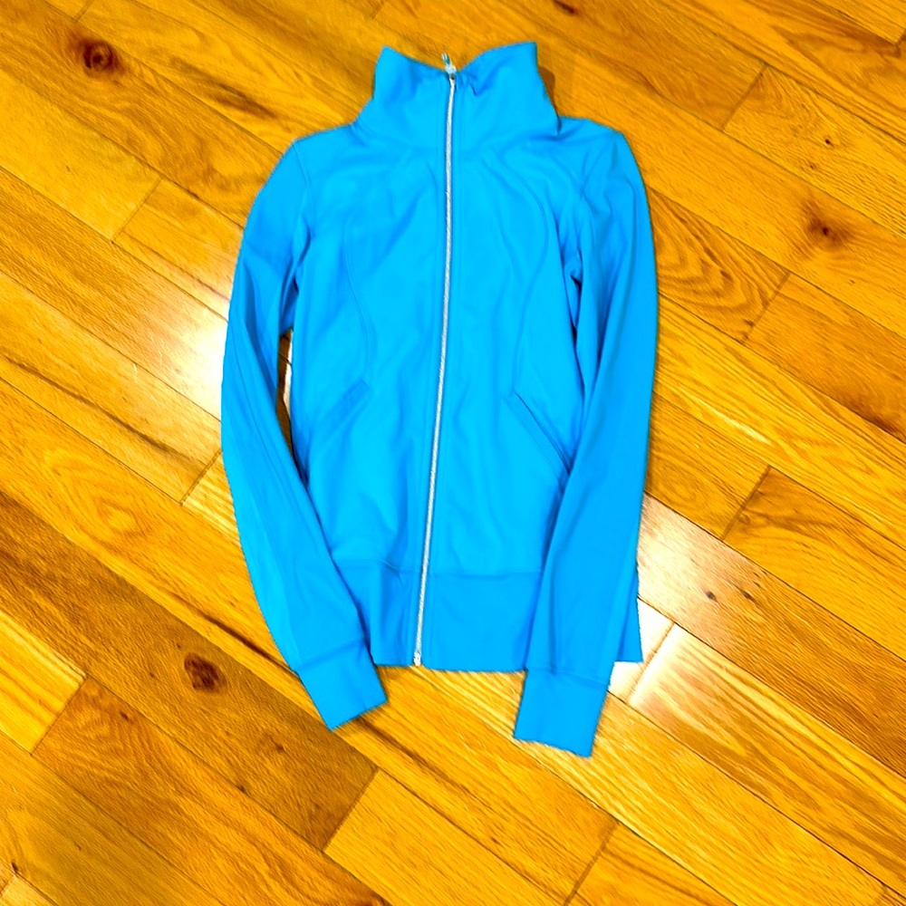 Lululemon turquoise zip up athletic top